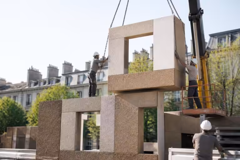 À Bordeaux, un projet immobilier innovant prend vie grâce à un assemblage modulaire de béton d’argile façonné en atelier