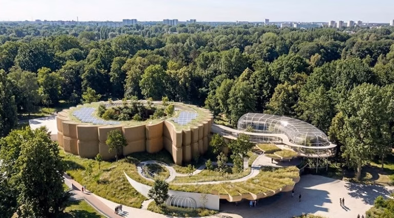 Berlin : un projet immobilier menace un bunker historique, entre mémoire et modernité